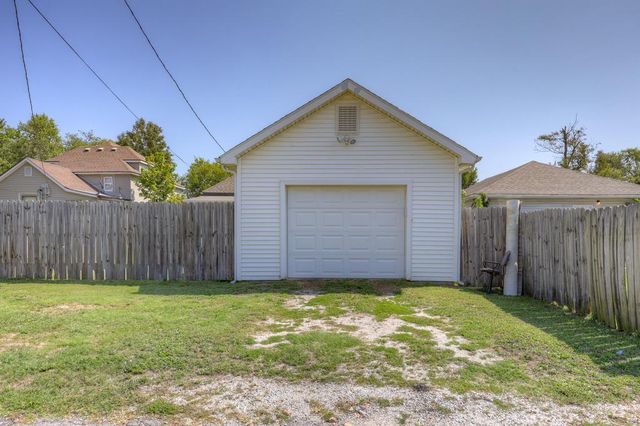 2118 Bird Avenue, Joplin, MO 64804