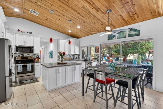 6968 W CALAVAR Road, Peoria, AZ 85381