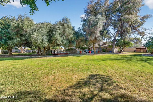 6968 W CALAVAR Road, Peoria, AZ 85381