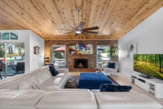 6968 W CALAVAR Road, Peoria, AZ 85381