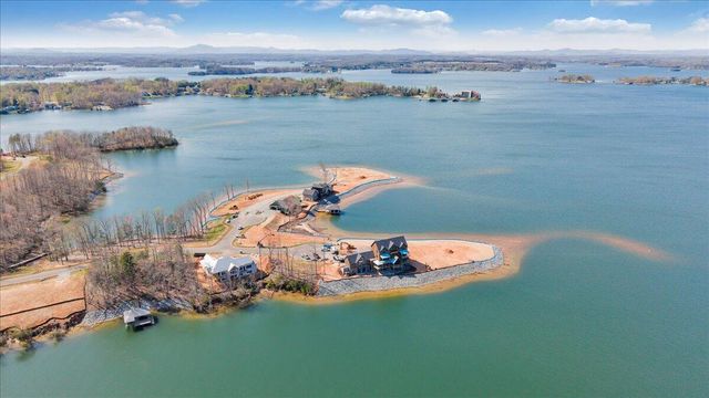 118 Lakeport CIR, Penhook, VA 24137