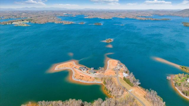 118 Lakeport CIR, Penhook, VA 24137