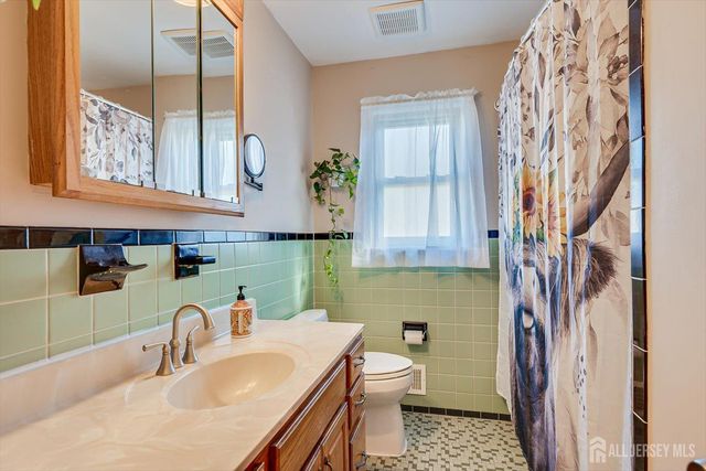 77 Wooding Avenue, Edison, NJ 08817