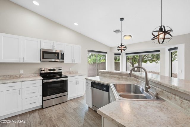 1574 W Highsmith Drive, Tucson, AZ 85746