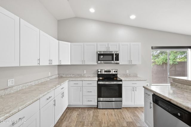 1574 W Highsmith Drive, Tucson, AZ 85746