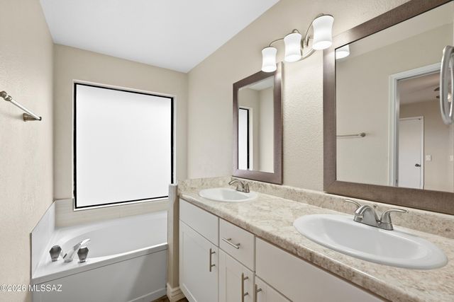 1574 W Highsmith Drive, Tucson, AZ 85746