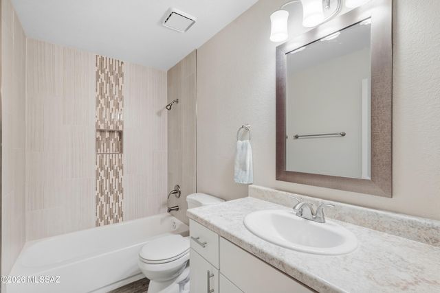 1574 W Highsmith Drive, Tucson, AZ 85746