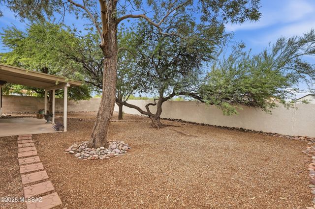 1574 W Highsmith Drive, Tucson, AZ 85746