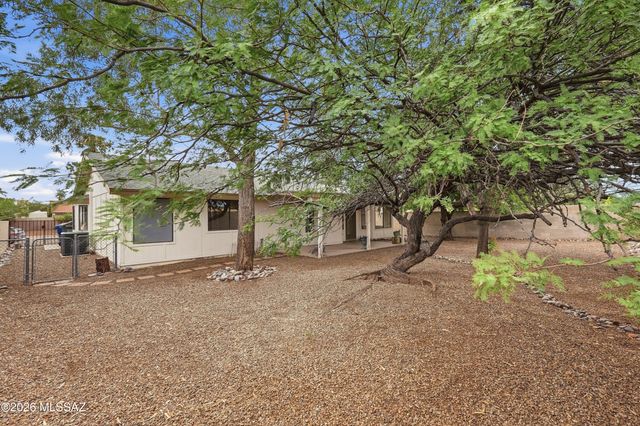 1574 W Highsmith Drive, Tucson, AZ 85746
