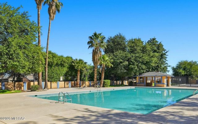 1574 W Highsmith Drive, Tucson, AZ 85746