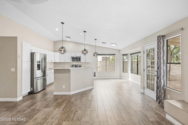 1574 W Highsmith Drive, Tucson, AZ 85746
