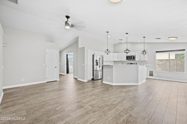 1574 W Highsmith Drive, Tucson, AZ 85746
