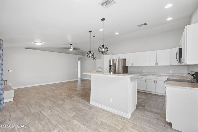 1574 W Highsmith Drive, Tucson, AZ 85746