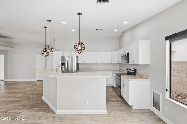 1574 W Highsmith Drive, Tucson, AZ 85746
