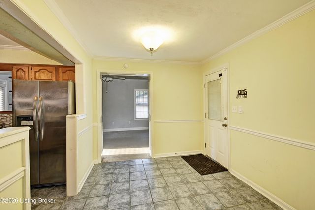 718 Glengarry Dr, Louisville, KY 40118