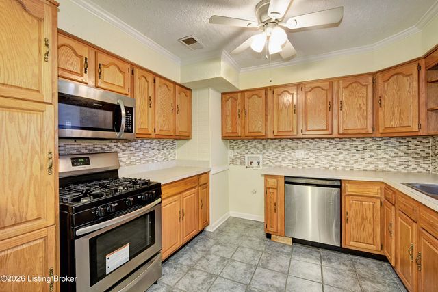 718 Glengarry Dr, Louisville, KY 40118
