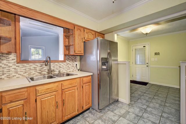 718 Glengarry Dr, Louisville, KY 40118