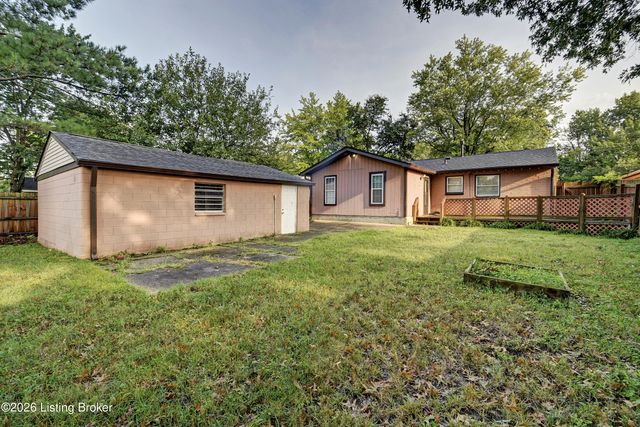 718 Glengarry Dr, Louisville, KY 40118