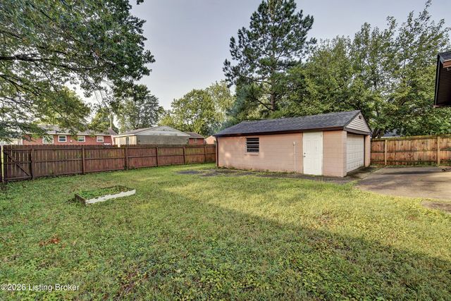 718 Glengarry Dr, Louisville, KY 40118