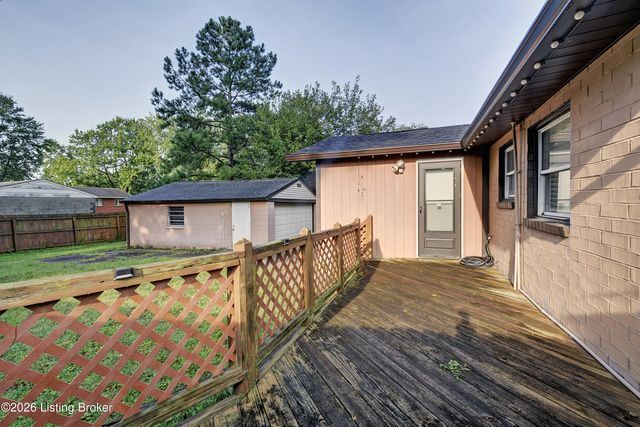 718 Glengarry Dr, Louisville, KY 40118
