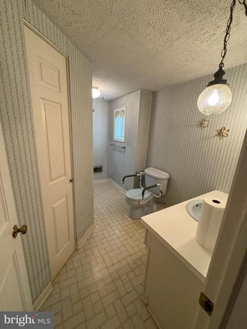 11312 TIMBUKTU LN, Midland, VA 22728