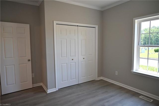 129 E Oakdale Street, Mount Airy, NC 27030