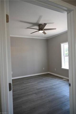 129 E Oakdale Street, Mount Airy, NC 27030
