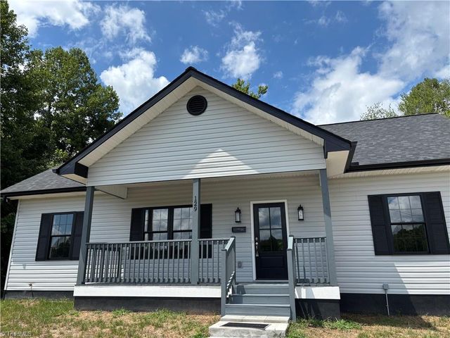 129 E Oakdale Street, Mount Airy, NC 27030