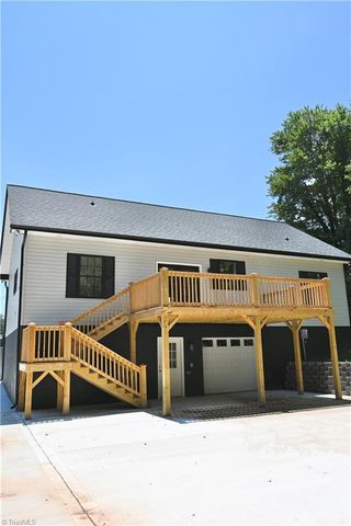 129 E Oakdale Street, Mount Airy, NC 27030