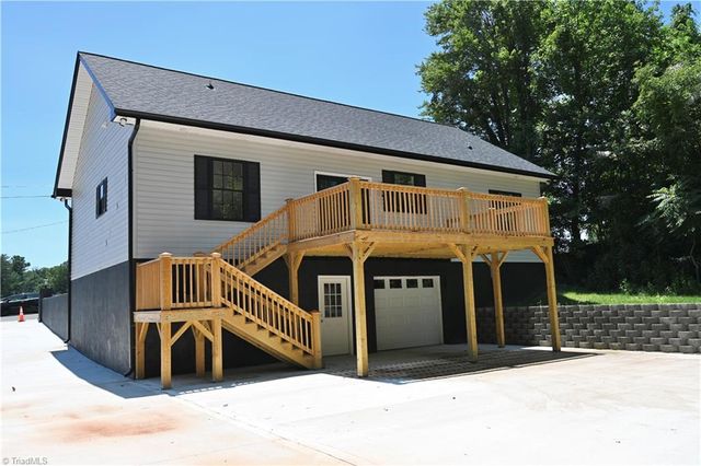 129 E Oakdale Street, Mount Airy, NC 27030