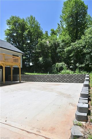 129 E Oakdale Street, Mount Airy, NC 27030