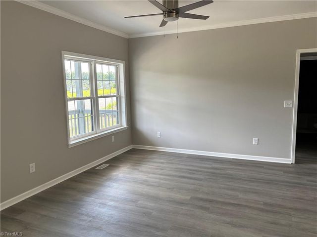 129 E Oakdale Street, Mount Airy, NC 27030