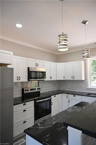 129 E Oakdale Street, Mount Airy, NC 27030