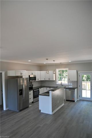 129 E Oakdale Street, Mount Airy, NC 27030