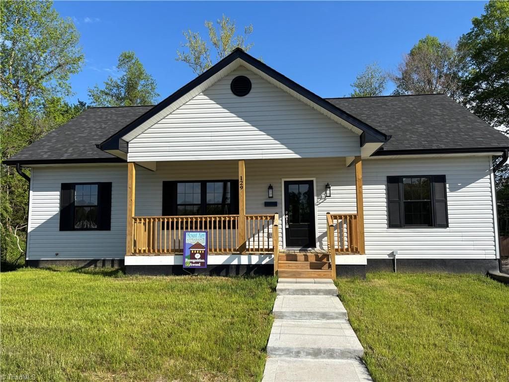129 E Oakdale Street, Mount Airy, NC 27030