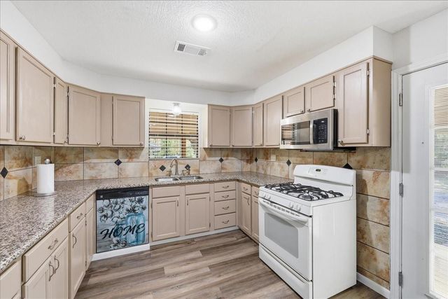 8483 Wingfield Drive, Lumberton, TX 77657