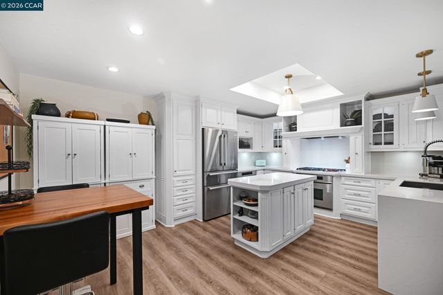 1713 Geary Rd, Walnut Creek, CA 94597