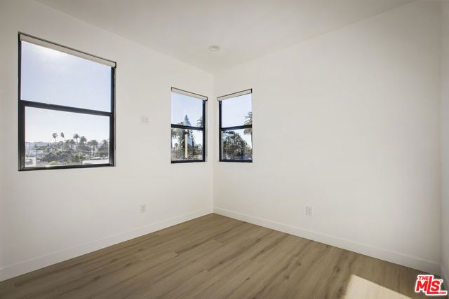 2651 Vineyard Avenue, Los Angeles, CA 90016