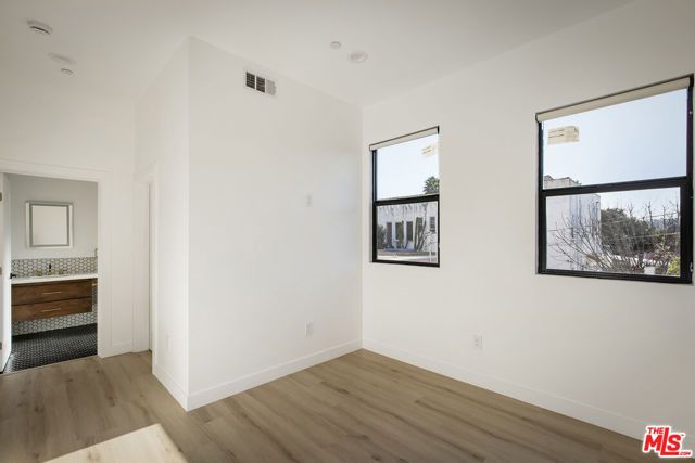 2651 Vineyard Avenue, Los Angeles, CA 90016