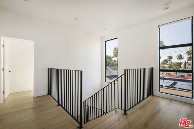 2651 Vineyard Avenue, Los Angeles, CA 90016