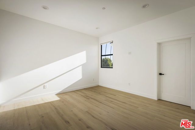 2651 Vineyard Avenue, Los Angeles, CA 90016