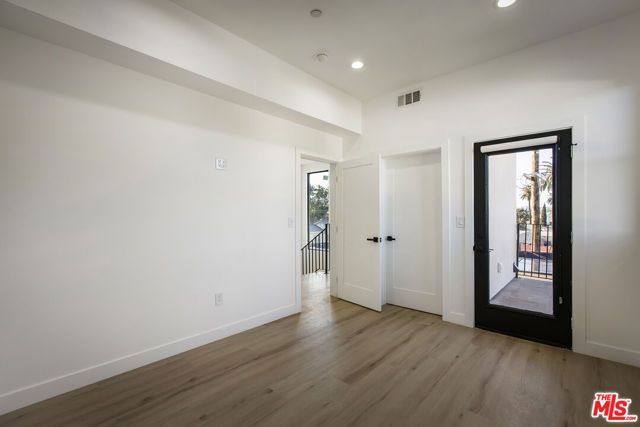 2651 Vineyard Avenue, Los Angeles, CA 90016
