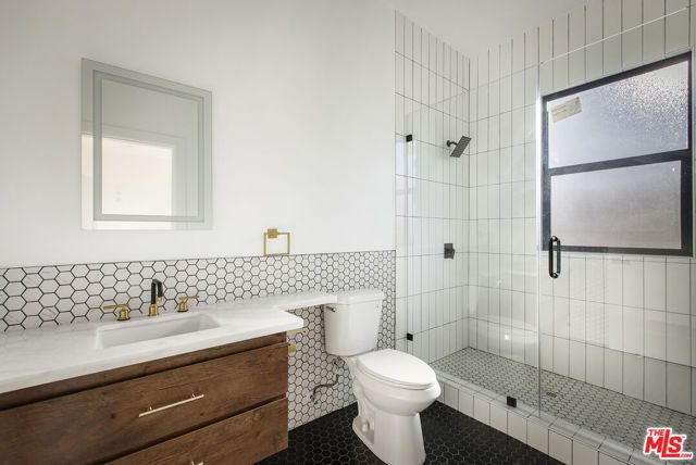 2651 Vineyard Avenue, Los Angeles, CA 90016