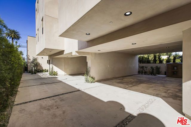 2651 Vineyard Avenue, Los Angeles, CA 90016