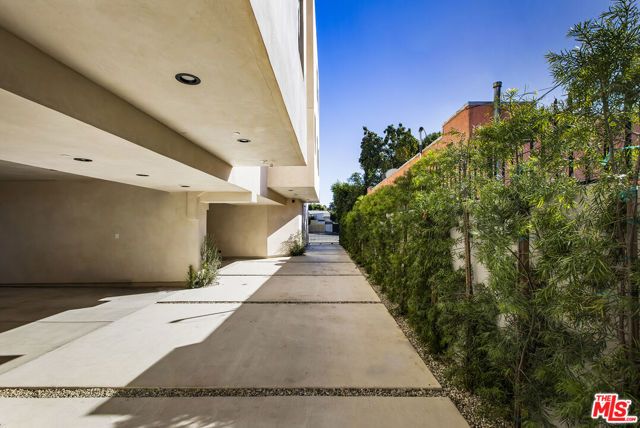 2651 Vineyard Avenue, Los Angeles, CA 90016