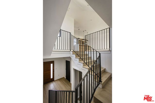 2651 Vineyard Avenue, Los Angeles, CA 90016