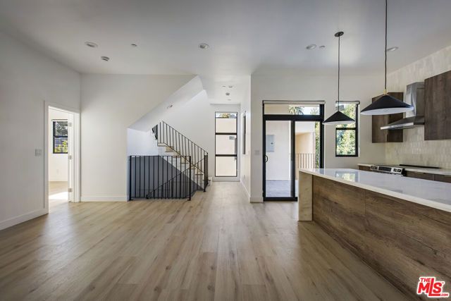 2651 Vineyard Avenue, Los Angeles, CA 90016