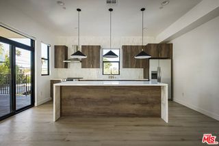 2651 Vineyard Avenue, Los Angeles, CA 90016