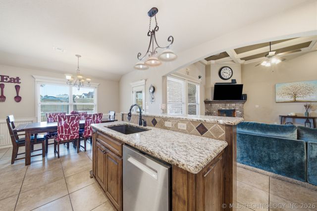 8416 N 76 East Avenue, Owasso, OK 74055