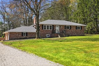 70 Bock Ln, Economy, PA 15005